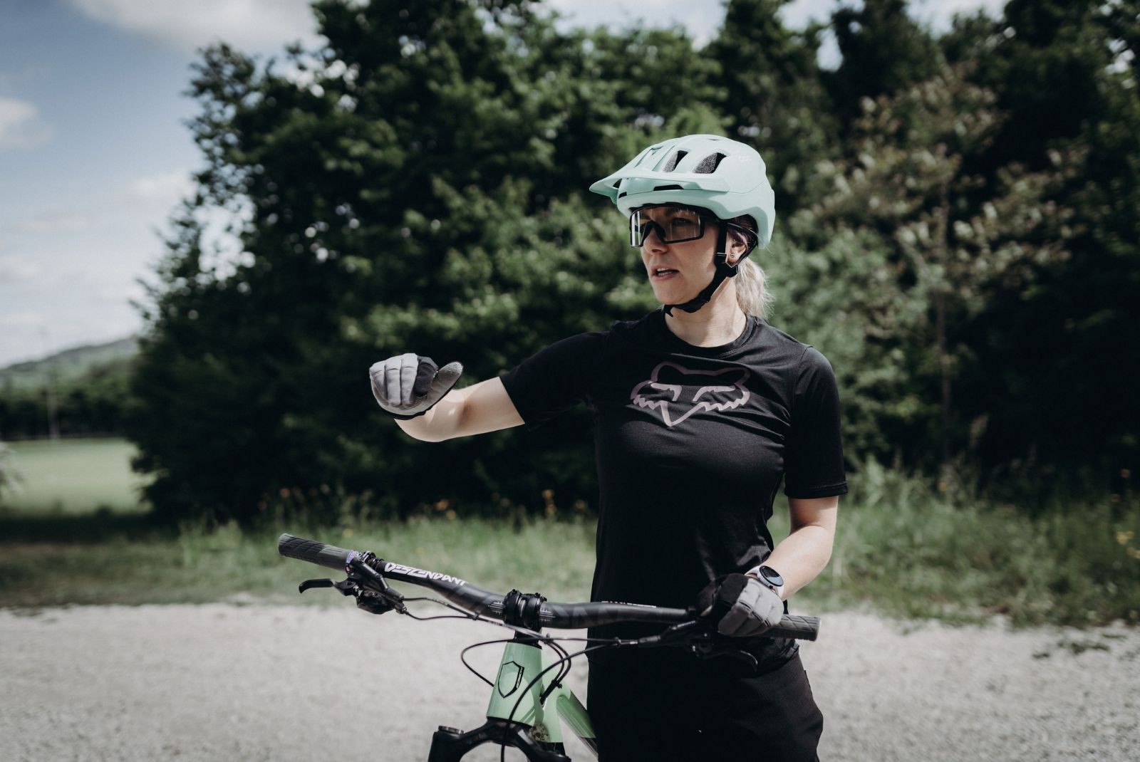 Dani von Luwte erklärt das Bikdcamp